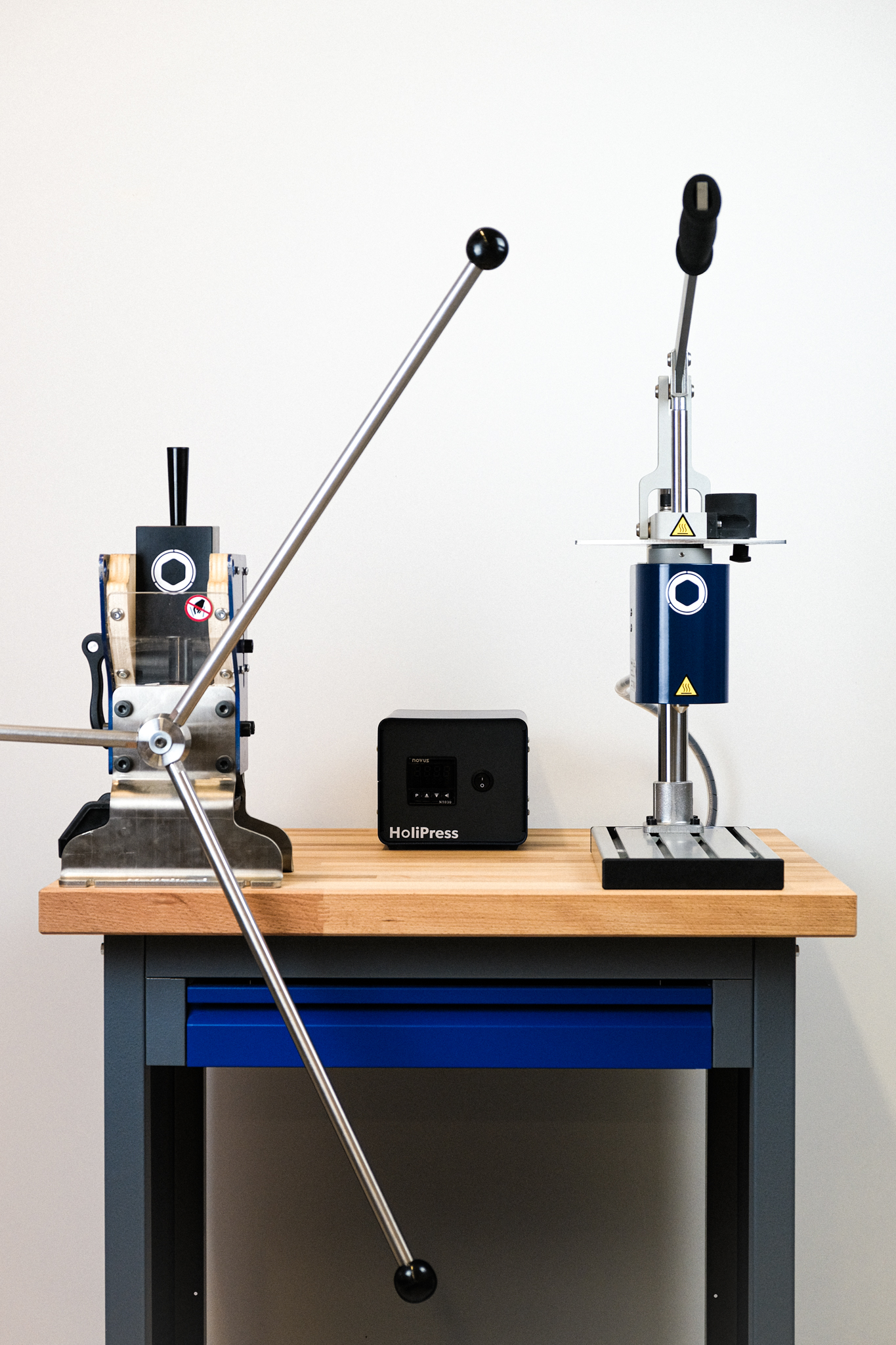 HoliDesk: Ανθεκτικός πάγκος για προϊόντα της HoliMaker